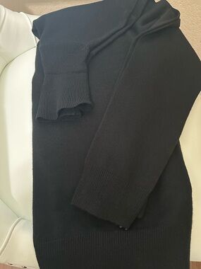 NWOT Men’s Fashion Nova Black turtleneck